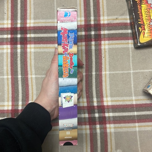 You’re Invited to Mary-Kate & Ashley’s Mall Party 🛍️ vintage VHS - Picture 5 of 8